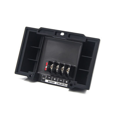 Harga yang bagus Pengontrol Pengisian Daya Surya PWM Otomatis 12A 12V 24V dengan Pengisian 5 Tahap untuk Manajemen Baterai yang Efisien on line