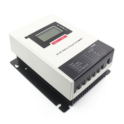 Harga yang bagus 50A Smart DC DC Charger Dengan 12/24Vdc Starter Baterai Tegangan 700W PV Input Power on line