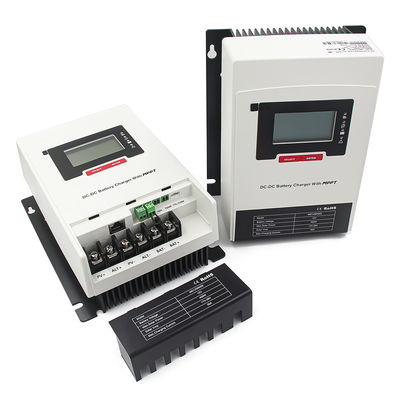 Harga yang bagus 60A 12Vdc Max.Alternator DC DC Charger 50A MPPT Solar Charger 700W PV Daya Masuk on line